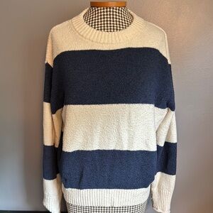 American Eagle Outfitters Blue and Cream Crewneck Sweater